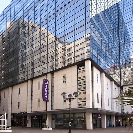 Premier Inn Cardiff City Centre Esterno foto