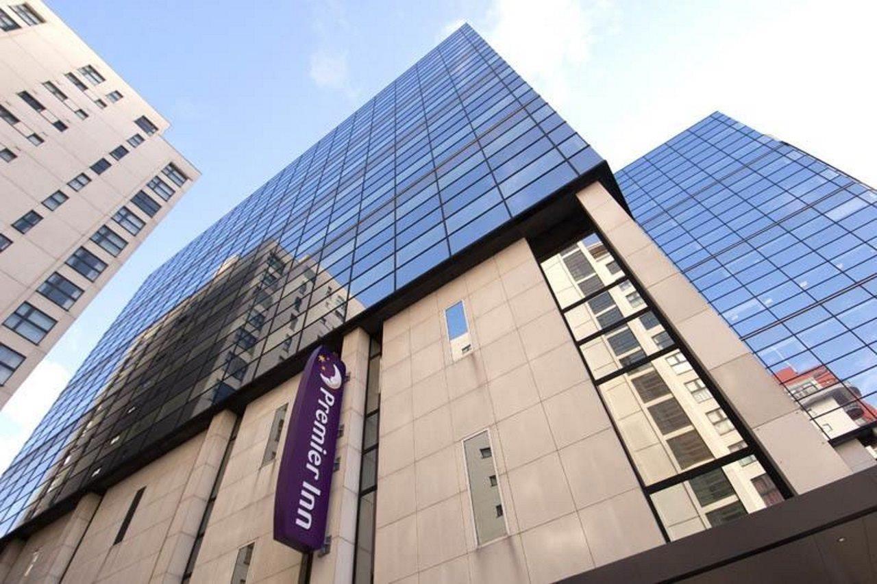 Premier Inn Cardiff City Centre Esterno foto